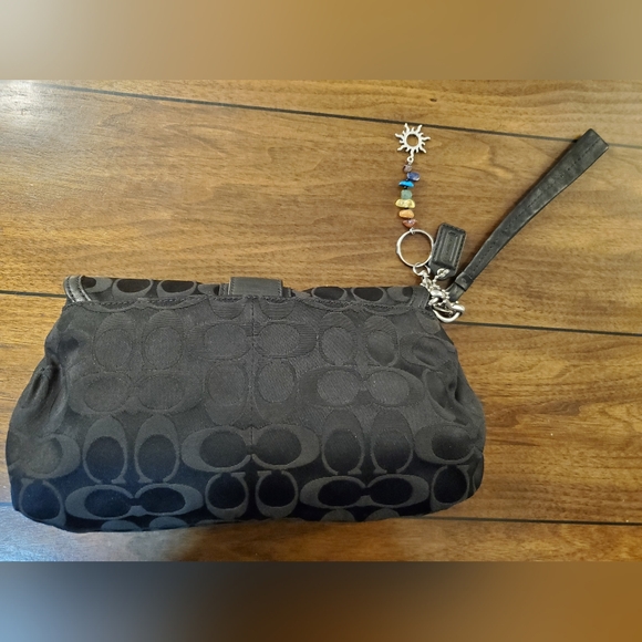 COACH SIGNATURE C JACQUARD SOHO CLUTCH IN PERFECT CONDITION! - Picture 4 of 11